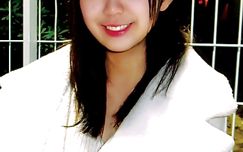 某地下アイドルやってた女子大生！恋愛禁止だったから初体験はつい最近。だから今が一番SEXが好き！