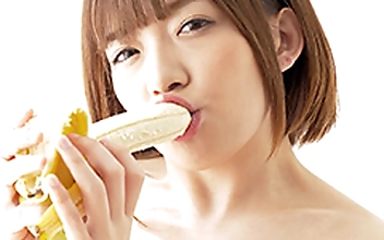 【舌ベロ】大人気女優 麻里梨夏チャンの極上舌ベロでバナナ舐め！