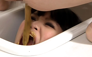 人間ウンコ便器女