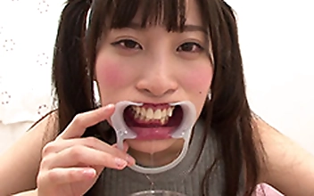 ベロ観察・ベロ唾液フェチズム ももな