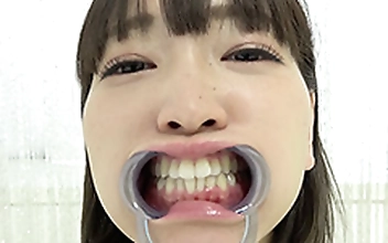 舌ベロ女優 星あめりチャンの歯口内のどちんこ丸裸観察プレイ！