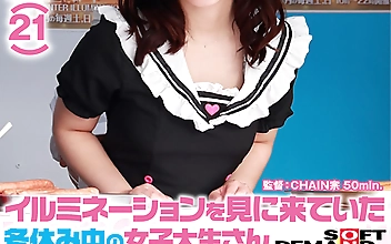 【もあ編】イルミネーションを見に来ていた冬休み中の女子大生さん 「半裸で移動販売してみませんか？」お客さんにバレないよう10分おきに過激になる下半身イジられミッションに耐えられるか！？