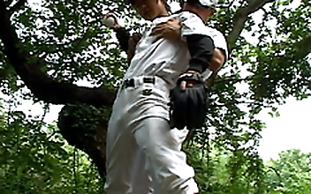 野球少年がコーチから性の野外特訓を受ける！