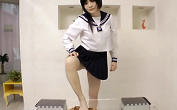 大量のどら焼きを楽しそうに踏む受験生のお嬢様