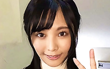 個撮）大きい舌がエロい！チンポを見ながら発情！デカベロ絡ませネットリフェラ