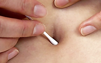 へそフェチ！由香里さんのおへそを観察